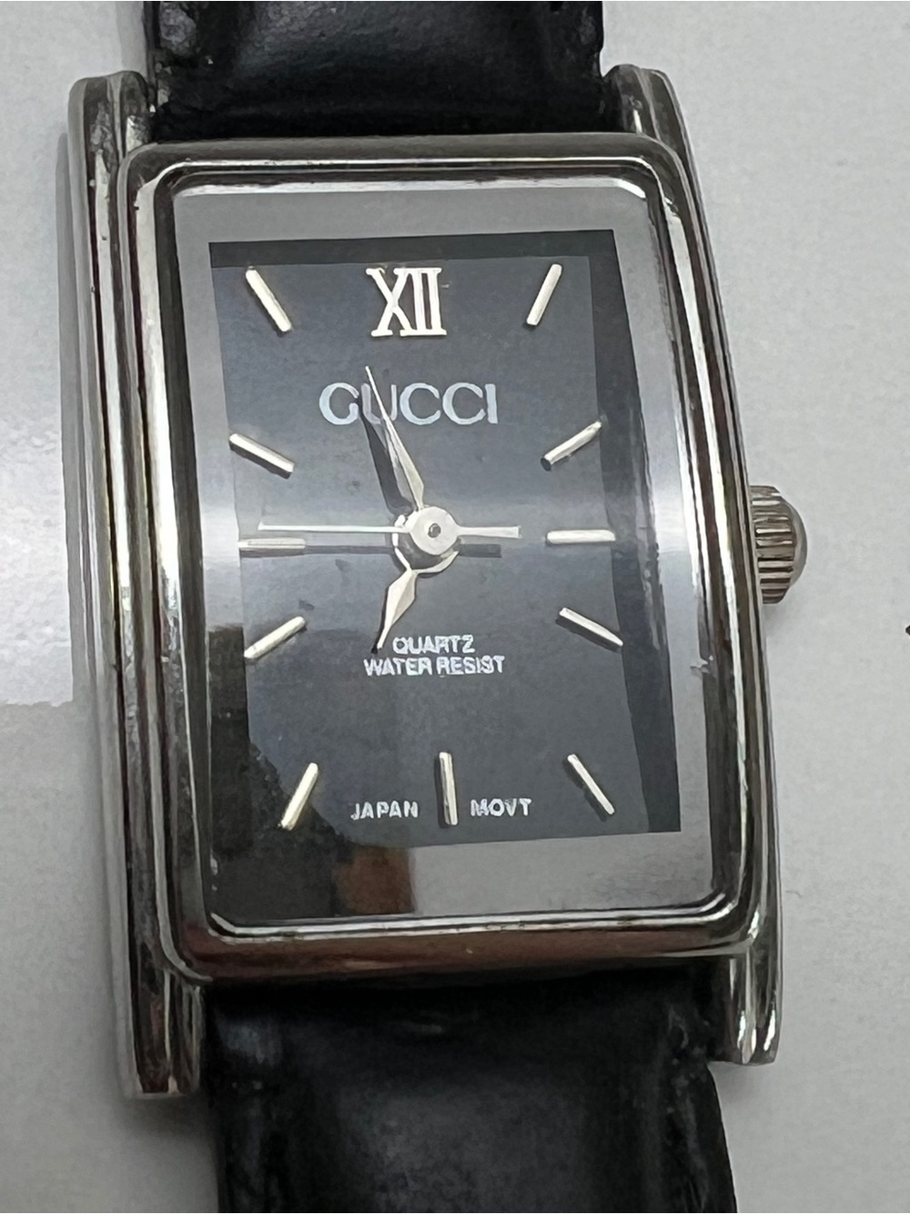 Gucci - This is an iconic vintage Gucci 2600 Series rectangular wristwatch